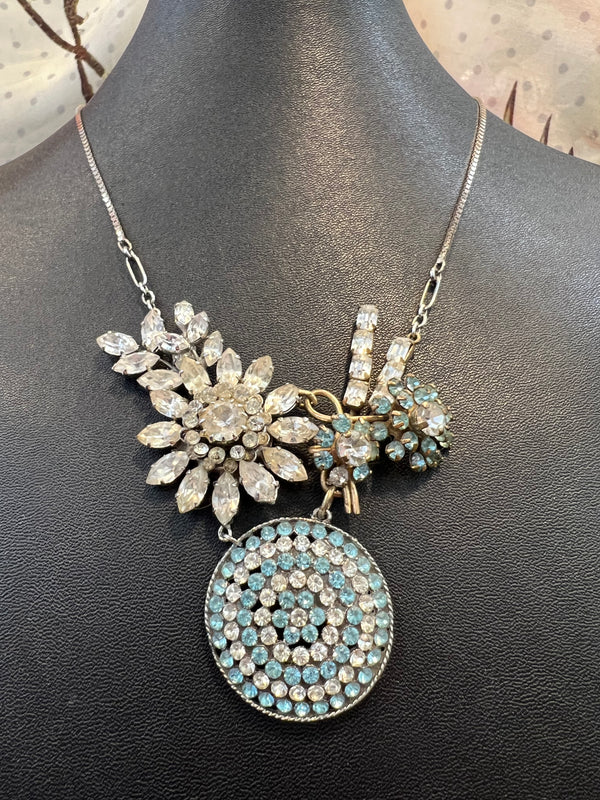 GLASS MEDALLION NECKLACE