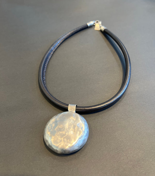 DOS NECKLACE