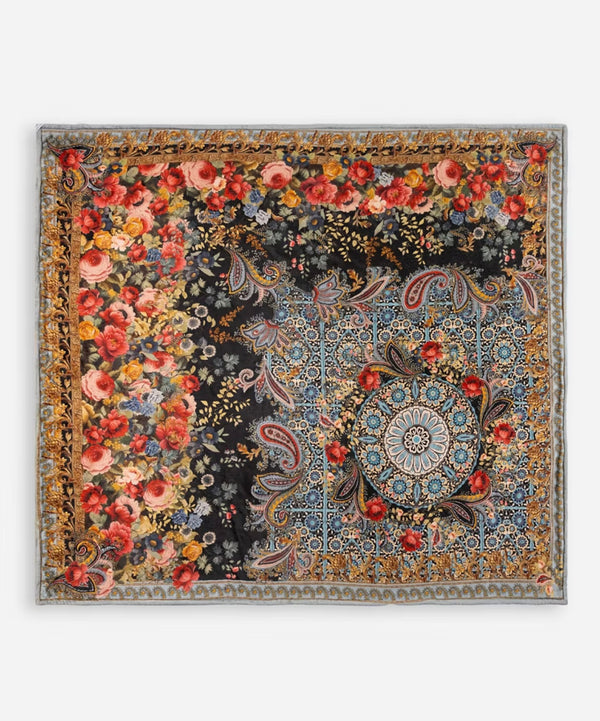LAUREL LETO COZY BLANKET