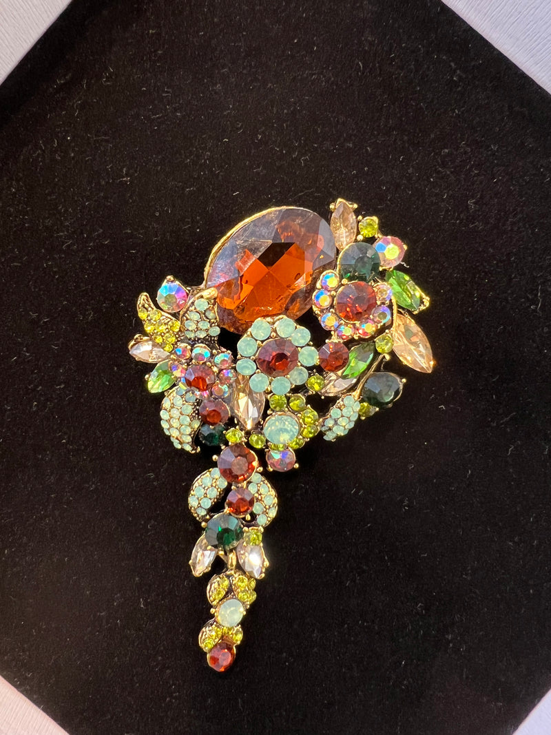 VINTAGE GLASS BROOCH