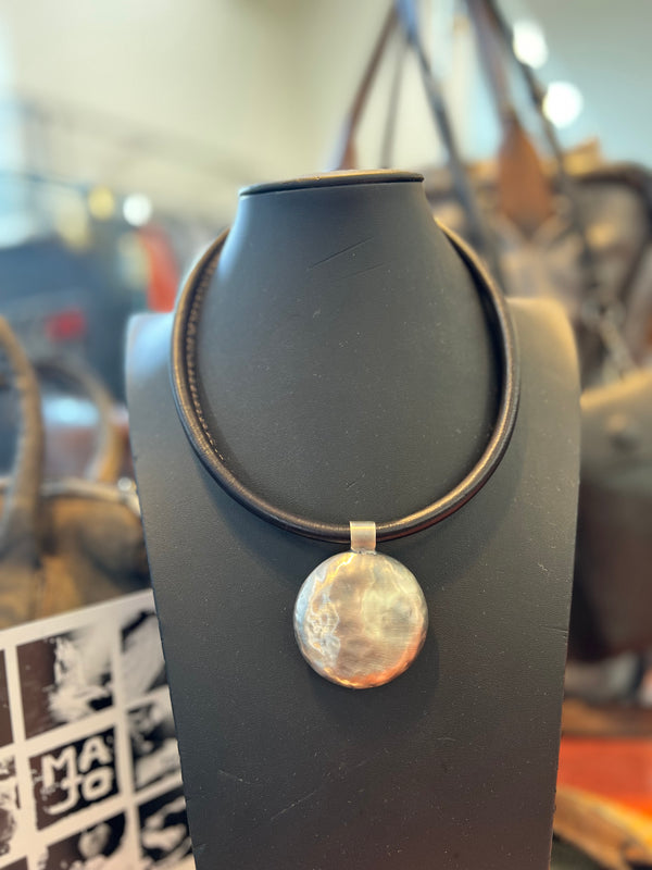 DOS NECKLACE
