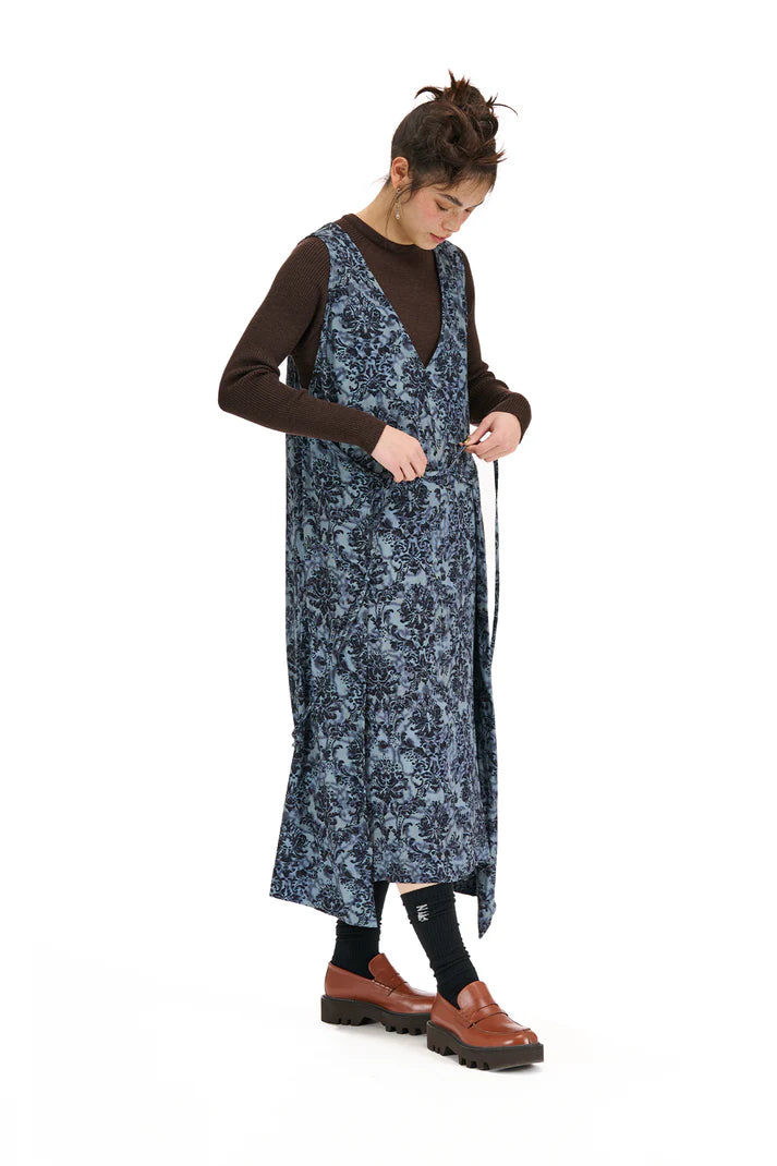 DETACHED PINAFORE