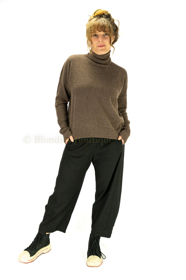 RELAXED ROLLNECK